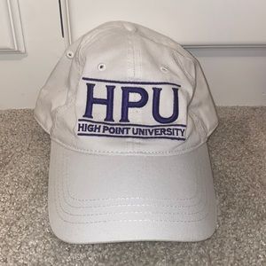 HIGH POINT UNIVERSITY HAT in white and burgundy